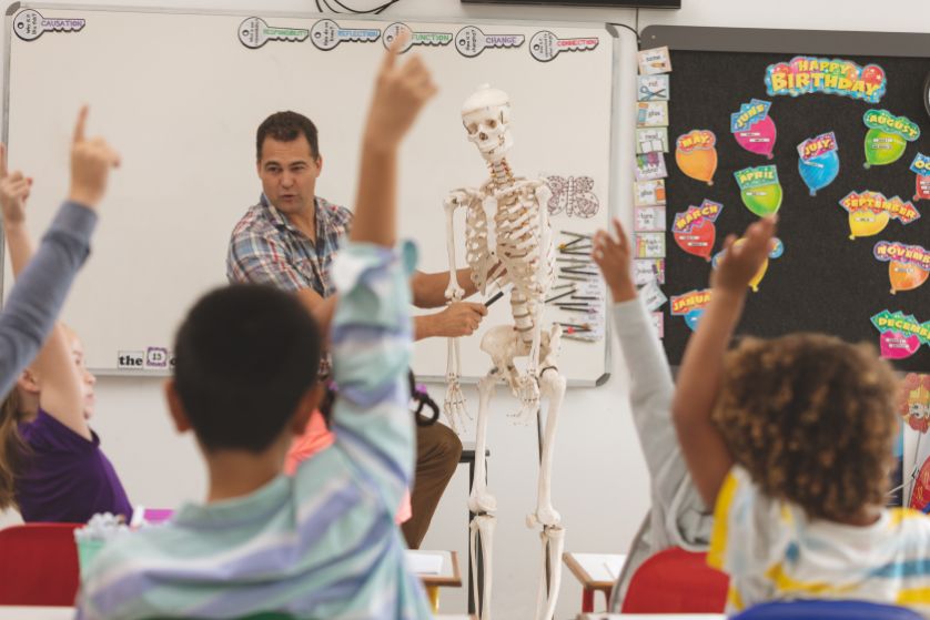 PSLE Science tuition with the use of science props