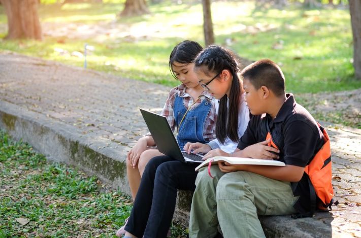 Primary Home Tutor Conducting Outdoor learning for students
